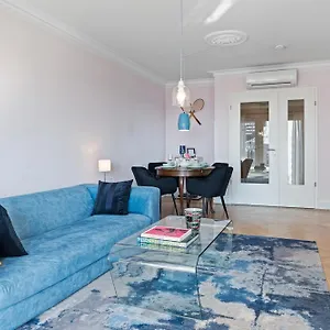 Cls Moderne City-wohnung Tiefgarage, Klimaanlage, 65 Zoll Smart-tv, E-laden, Balkon, Parken, Blick Ueber Hamburg, Cafe Im Haus, Bus Gegenueber, Flex Check In Hamburg